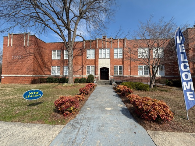425 E. Washington Ave, 401-202